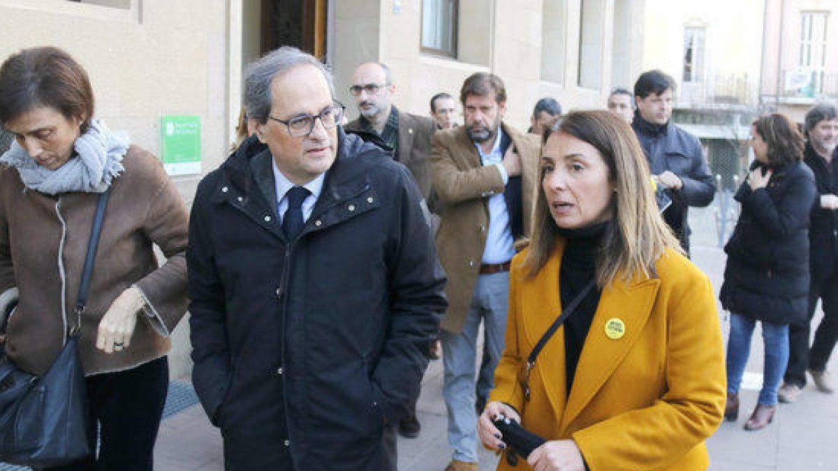 Imagen de archivo del presidente de la Generalitat, Quim Torra, junto a Meritxell Budó, que suplirá a Artadi en el Govern.