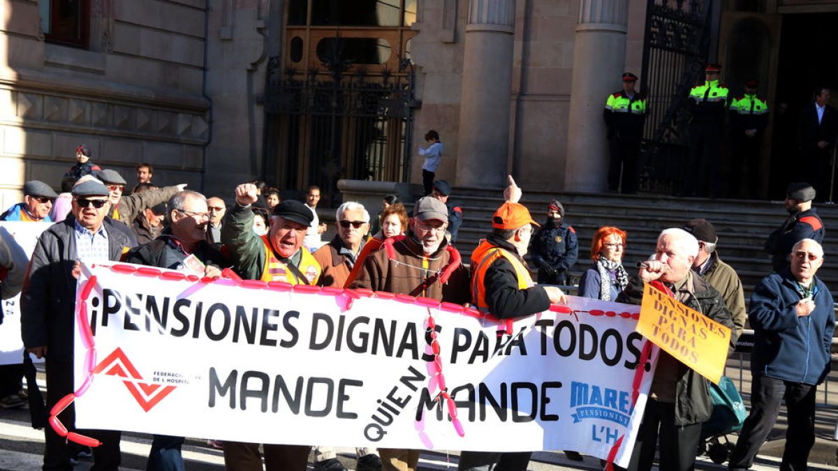 Imatge d'arxiu d'una mobilització per les pensions a Barcelona.