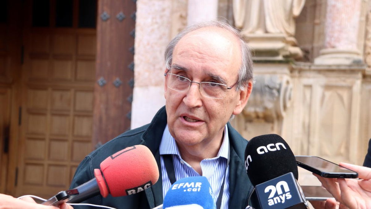 El impulsor de la Plataforma 'El país de demà' el ingeniero industrial, Antoni Garrell, en la atención a los medios en el Monasterio de Poblet.