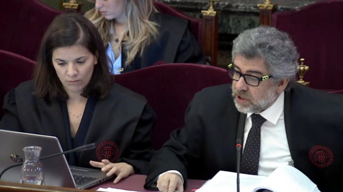 L'advocat Jordi Pina, i l'advocada Ana Bernaola, de la defensa de Jordi Turull, Jordi Sànchez i Josep Rull.