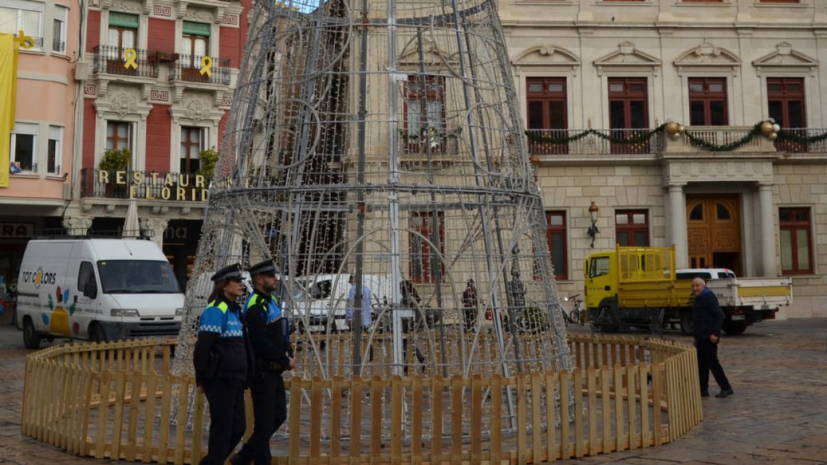 Imagen de una patrulla de la Guardia Urbana durante la campaña de Navidad