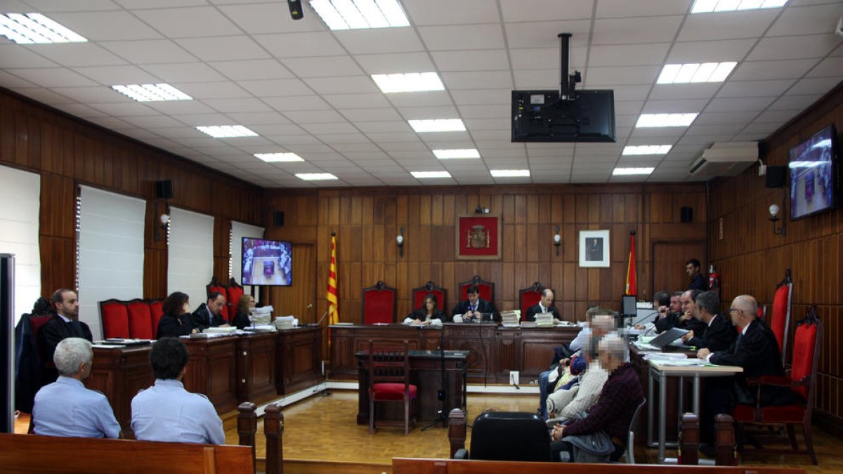 La sala de vistas de la Audiencia donde se hace el juicio a los miembros de una red de abuso de menores y pornografía infantil destapada en Tortosa.