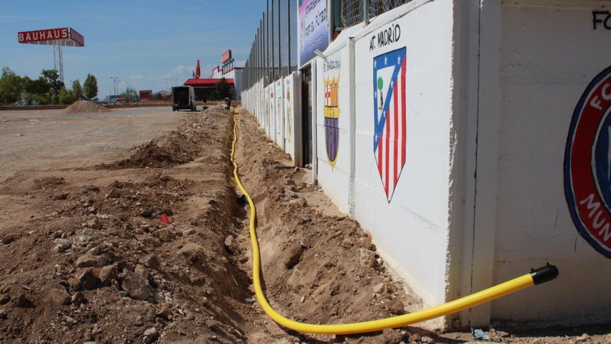 Imagen de unas obras en el campo de fútbol de La Floresta