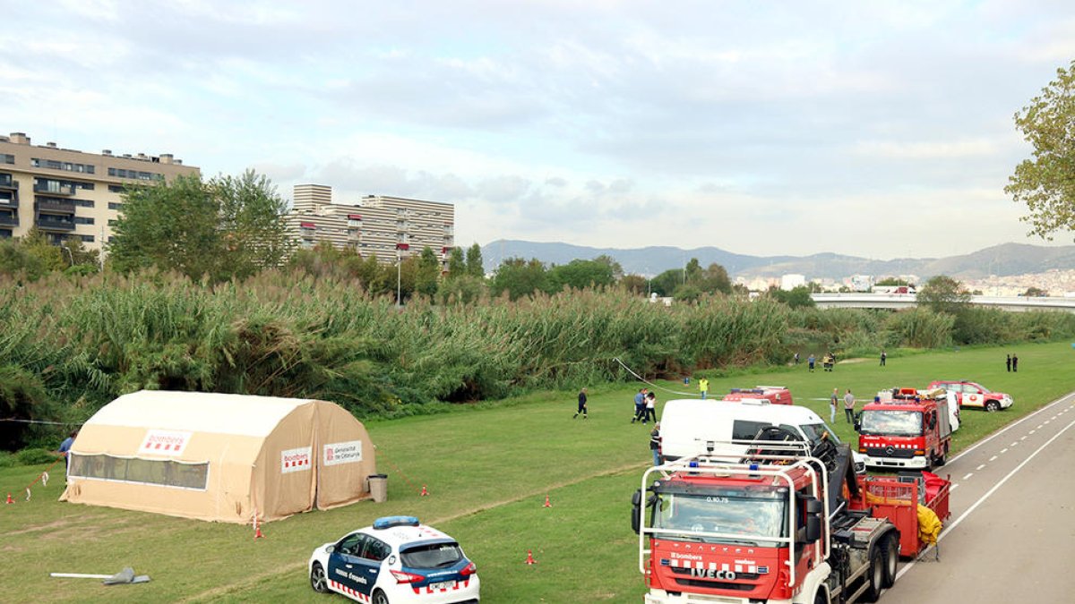 El dispositiu de recerca del nadó a Sant Adrià de Besòs.