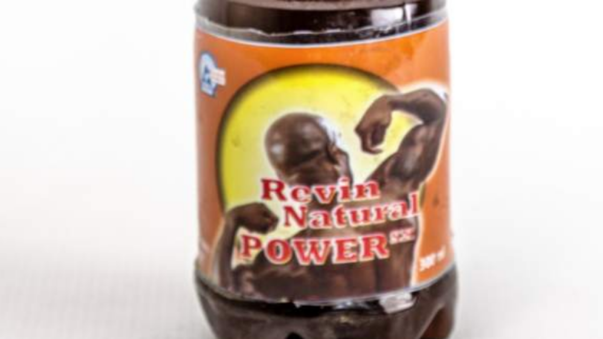 Una botella de Natural Power High Energy Drink SX.