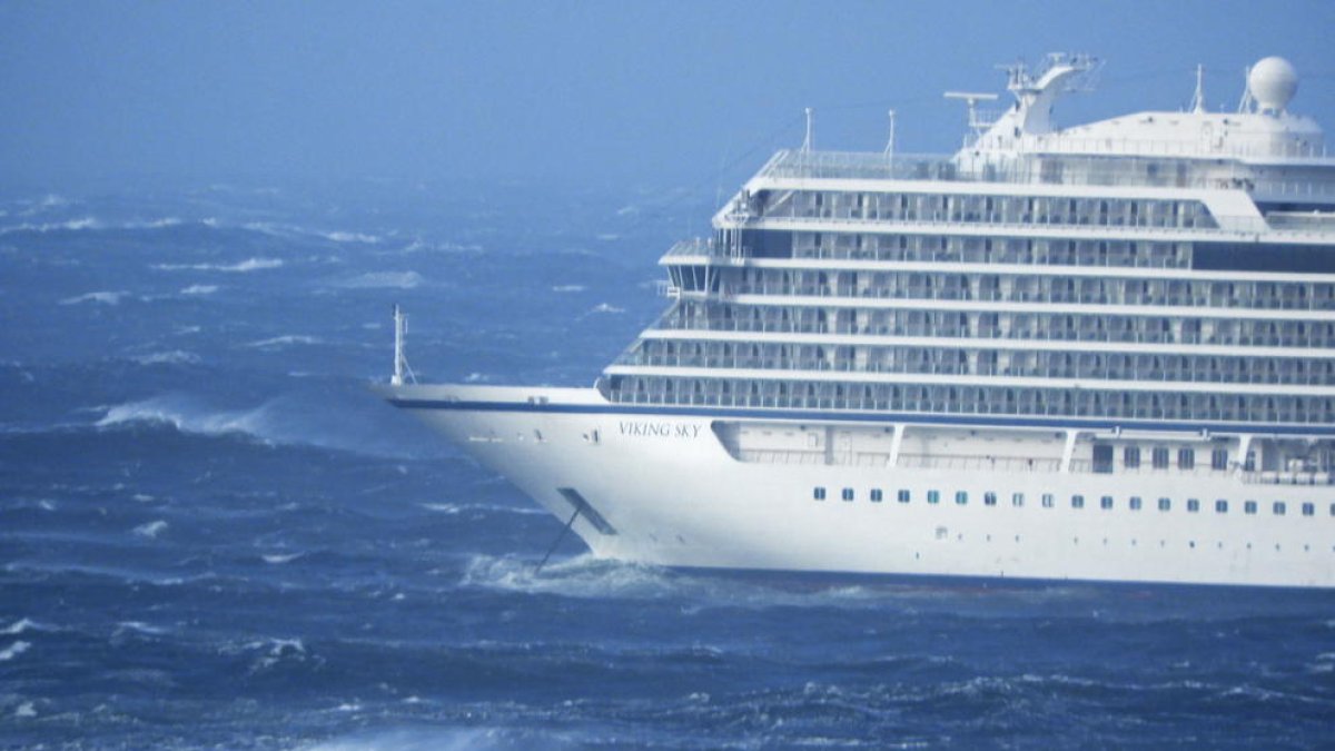Imagen del crucero a la deriva.