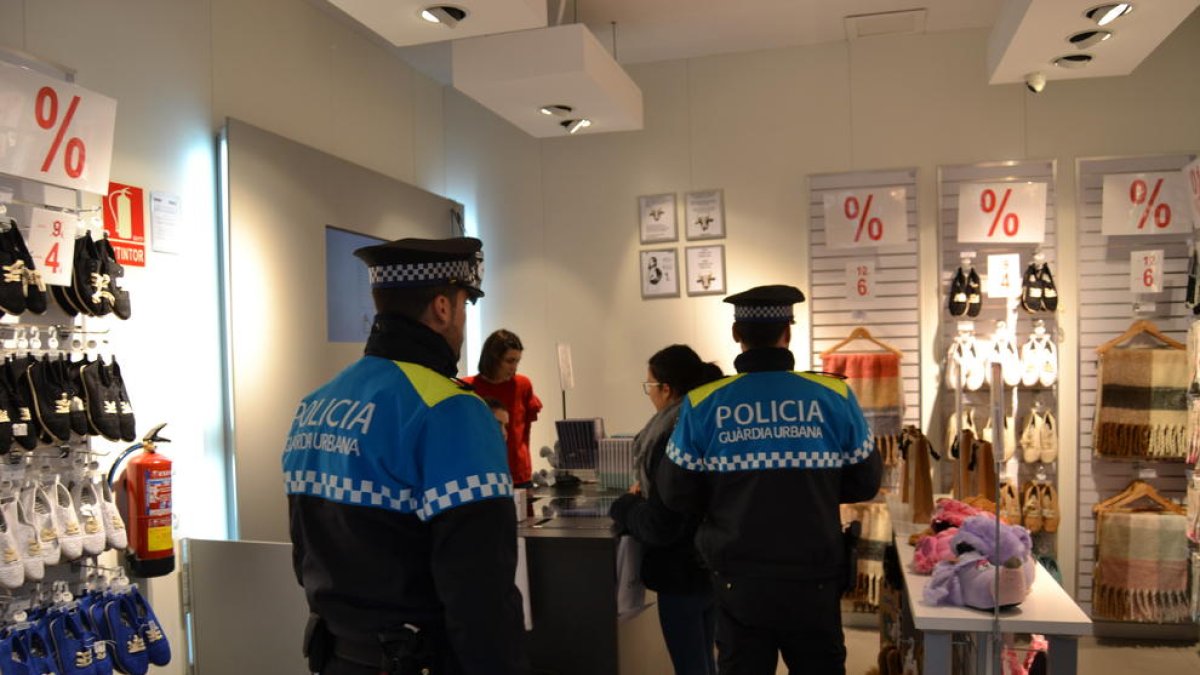Imatge d'una patrulla de la Guàrdia Urbana a Reus