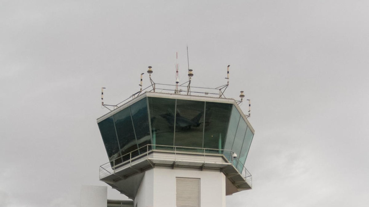 Una imatge d'arxiu de la torre de control de Reus.