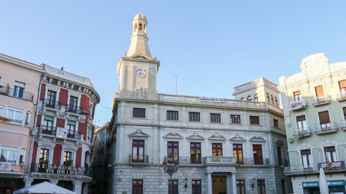 La façana de l'Ajuntament de Reus