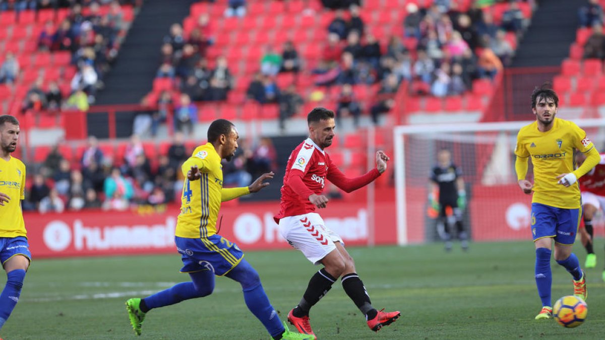 Javi Márquez, durante un enfrentamiento de la pasada temporada con la camiseta del Nàstic.