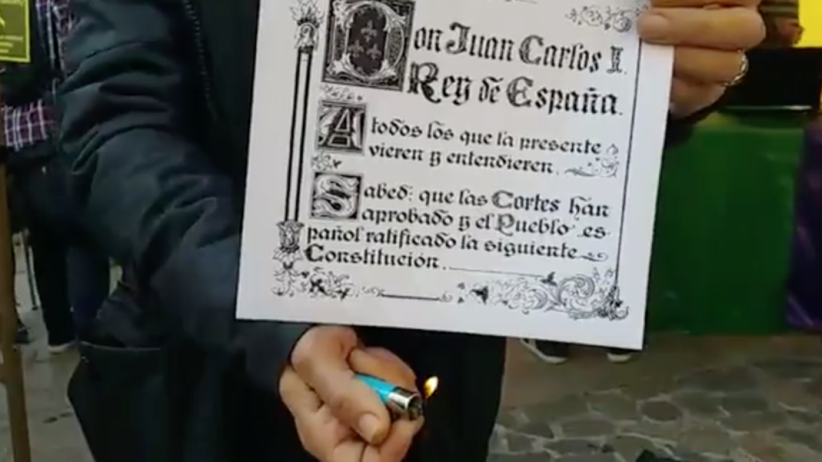 Imagen de la crema de la Constitución que se hizo el año pasado en el Baix Gaià