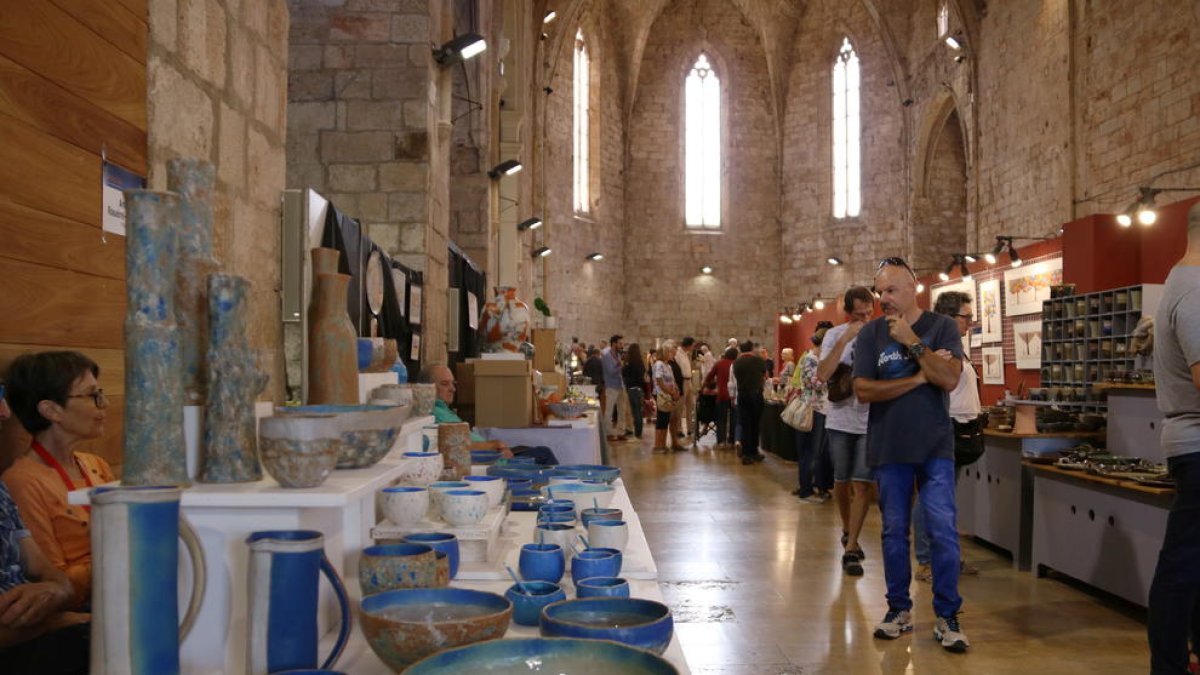 Imagen de los stands de los ceramistas que participan en la 17ª edición de Terrània.