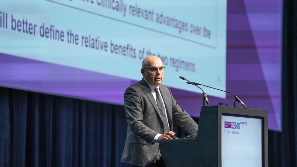 El doctor Josep Tabernero, director del Vall d'Hebrón Institut d'Oncologia (VHIO), presentando los resultados.