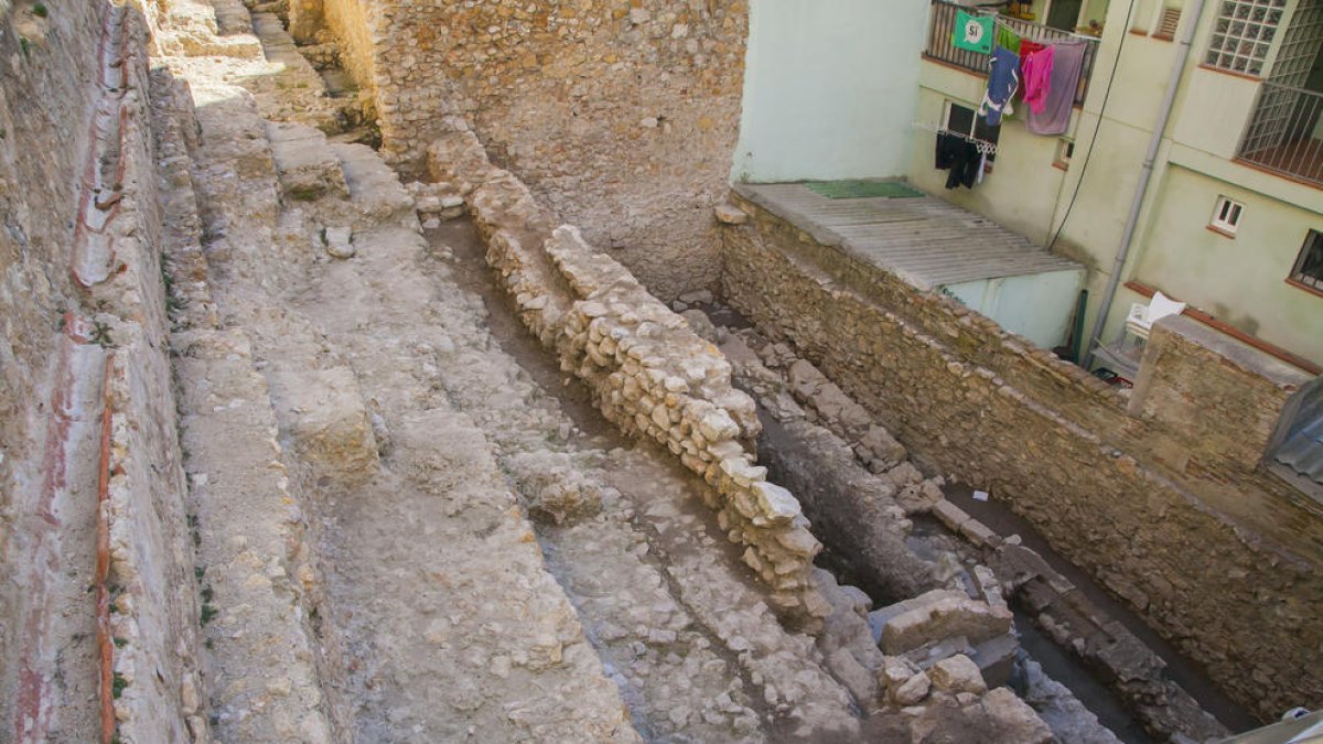 Restos romanos del Circo y de época medieval, en el solar de la calle Ferrers que ha sido excavada.