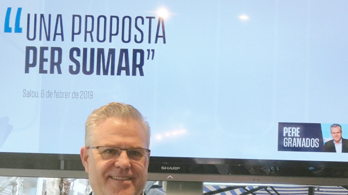 Pere Granados amb el lema de la campanya 'Una proposta per sumar'.