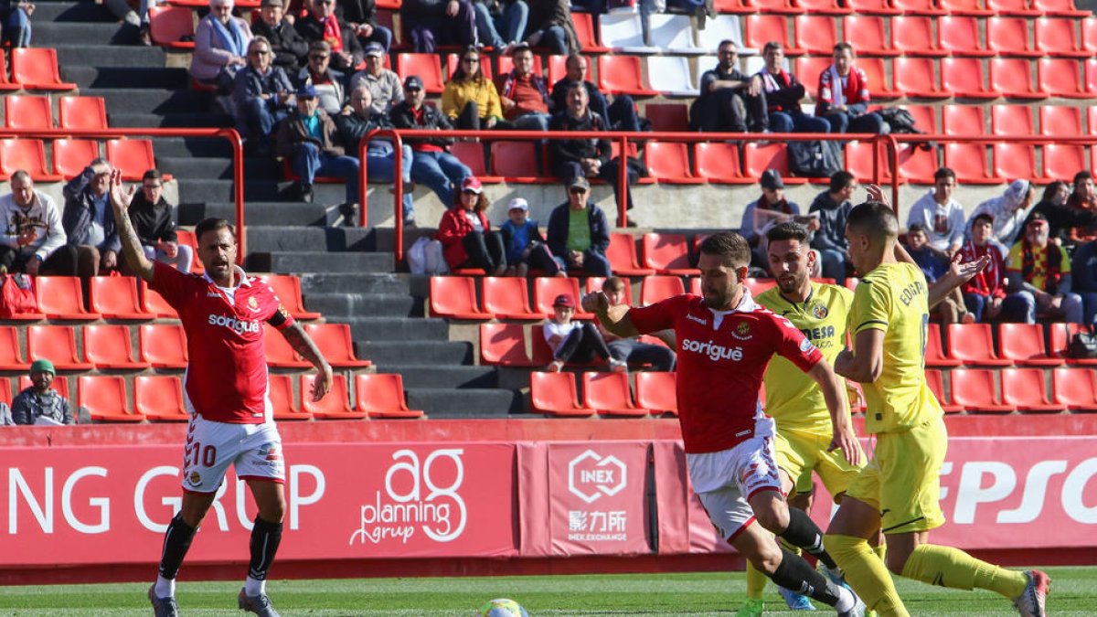 Javi Márquez y Goldar en una acción en el último partido disputado contra el Villarreal B.