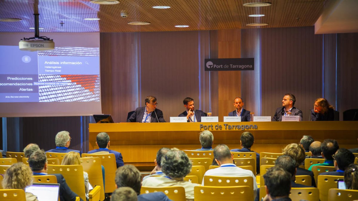 La inauguració de la segona 'Jornada Automation Digital Port' a la seu de l'Autoritat Portuària de Tarragona.