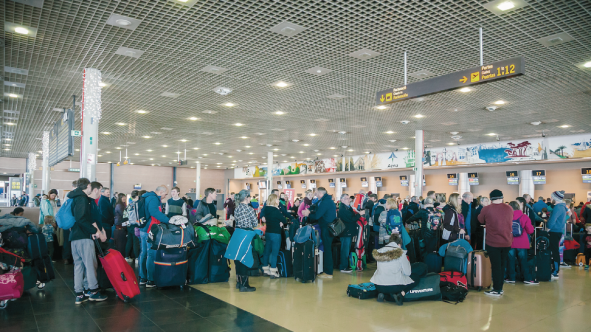 Passatgers britànics de Neilson a l'Aeroport de Reus.
