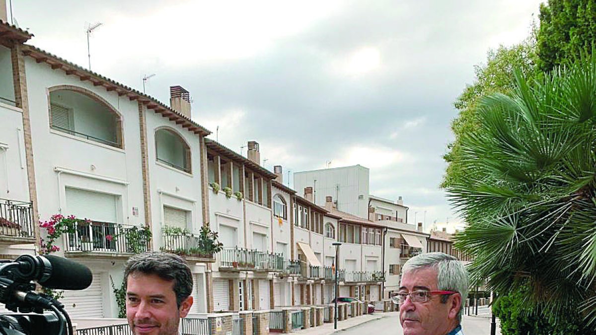 L'alcalde, Keneth Martínez, i el regidor de Via Pública, Alfons Herrera, presentant el pla.