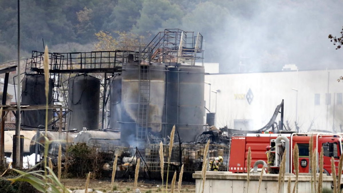 Plano de los bomberos en la zona del incendio que ha afectado a una fábrica de Montornès del Vallès.