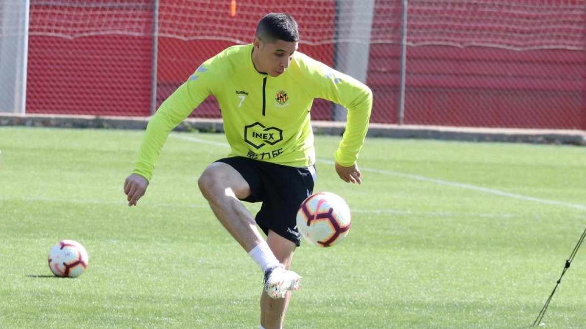 Abdel Barrada, entrenando con el Nàstic en el Nou Estadi.
