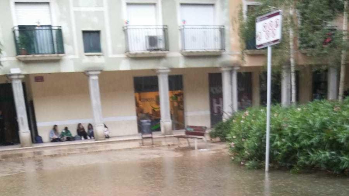 La plaza de la Patacada de Reus, inundada.