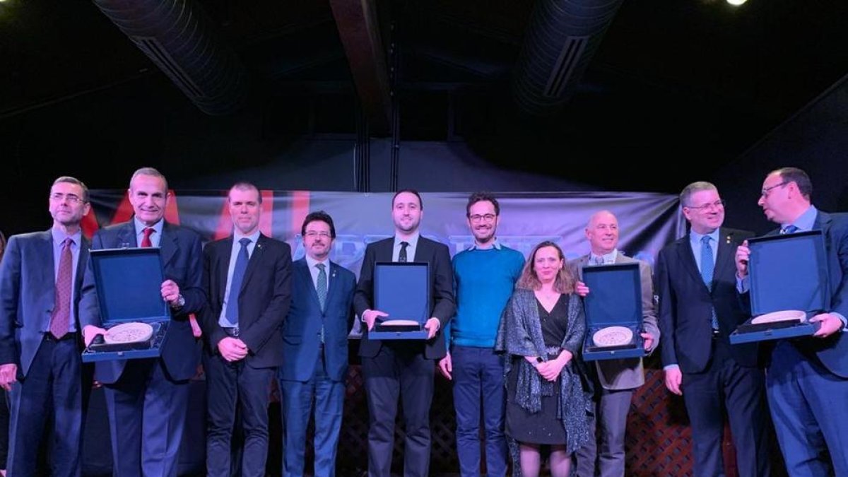 Los premiados al acto, ayer, con la presencia del presidente del Puerto y el alcalde.