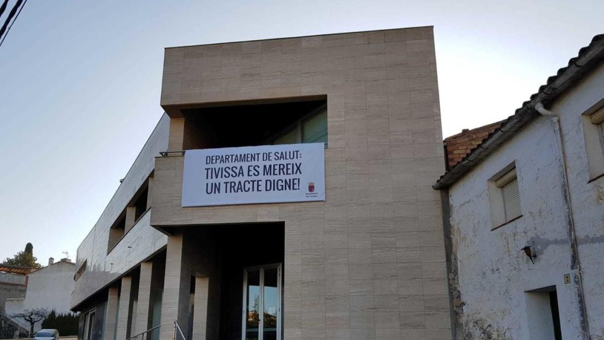 Imatge de la pancarta penjada a la façana