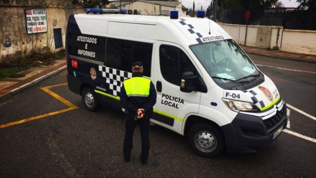 Imagen de archivo de una patrulla de la policía de Granada