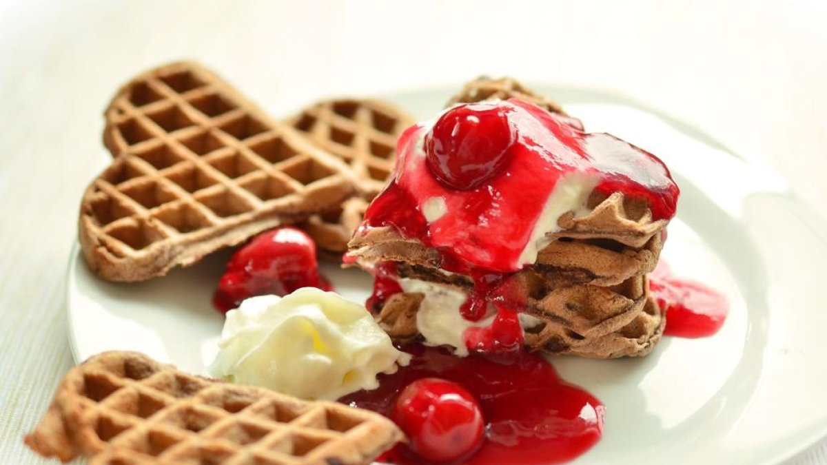 Imagen de fresas con galletas dulces.