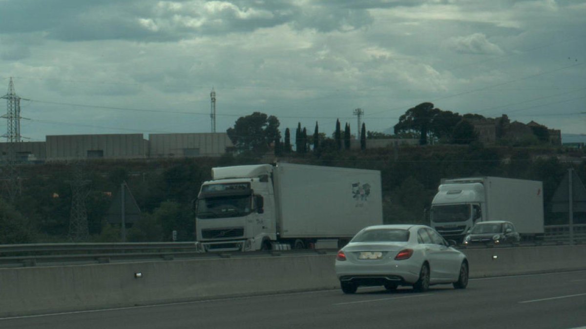 Imatge del vehicle que conduïa un home a 227 Km/h per l'autopista AP-7 a Tarragona, en una fotografia captada per un radar dels Mossos d'Esquadra.