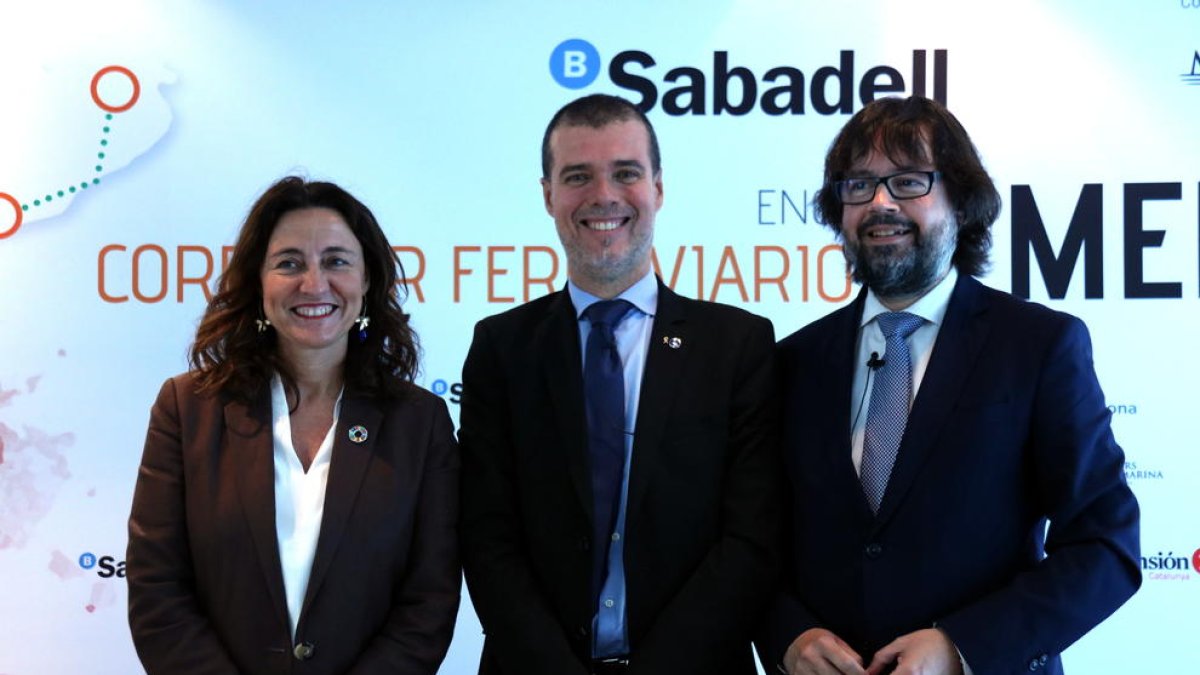 D'esquerra a dreta: Mercè Conesa, Josep Maria Cruset i el president de FGC, Ricard Font i Hereu.