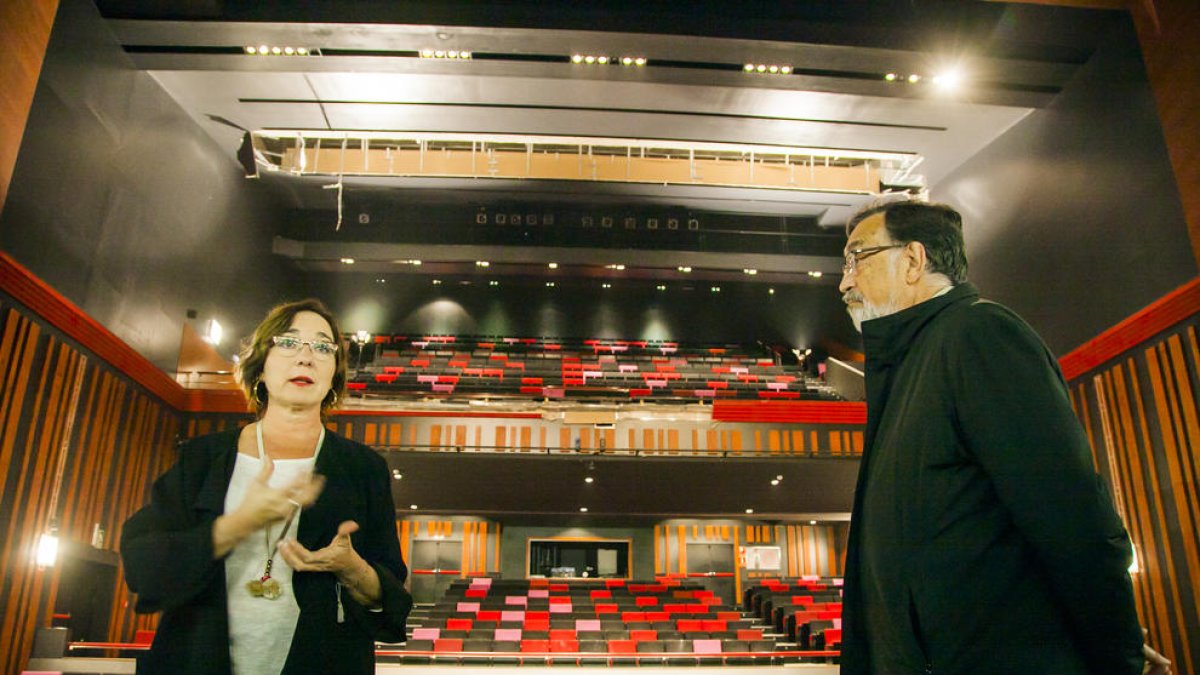 Floria i Milà van informar del fet en el mateix escenari del Teatre Tarragona.