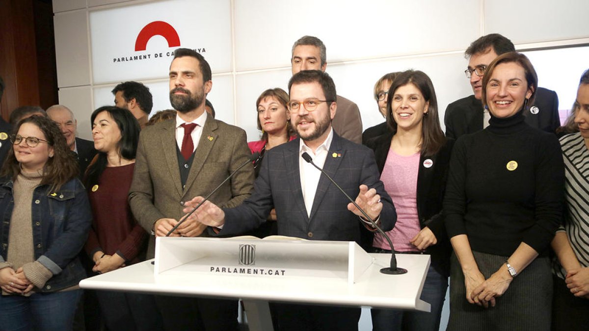 El coordinador nacional d'ERC, Pere Aragonès; el president del Parlament, Roger Torrent; la secretària general adjunta, Marta Vilalta; i la portaveu parlamentària Anna Caula.