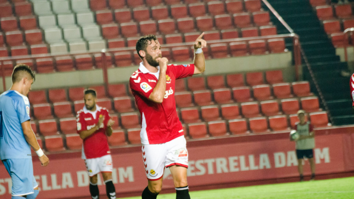 Lolo Plà celebrando el gol del conjunto grana.