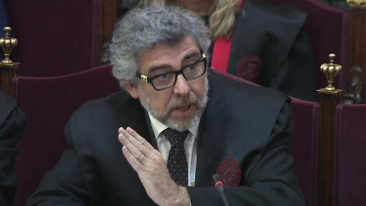 El abogado de Jordi Sànchez, Jordi Turull y Josep Rull, Jordi Pina, durante su informe final en el Supremo.