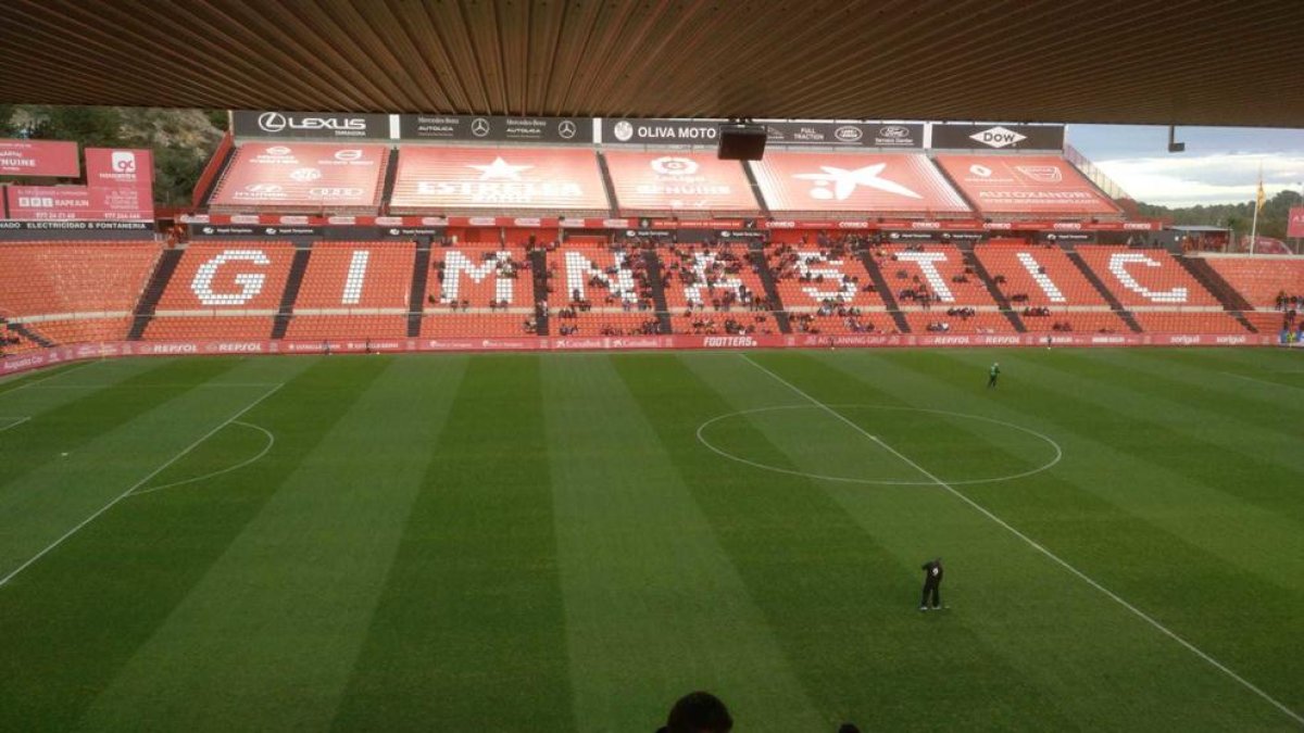 El Nou Estadi instantes antes que empiece el duelo