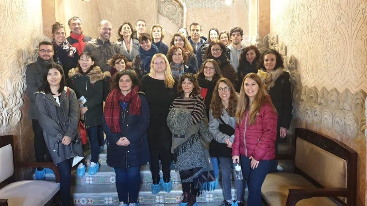 Fotografia de grup dels directors i tècnics de les oficines de l'Agència Catalana de Turisme a l'exterior que han visitat Reus.