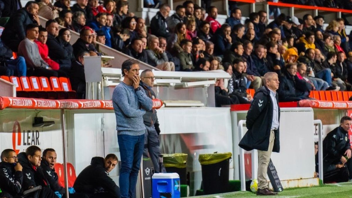 Seligrat en el banquillo del Nou Estadi.