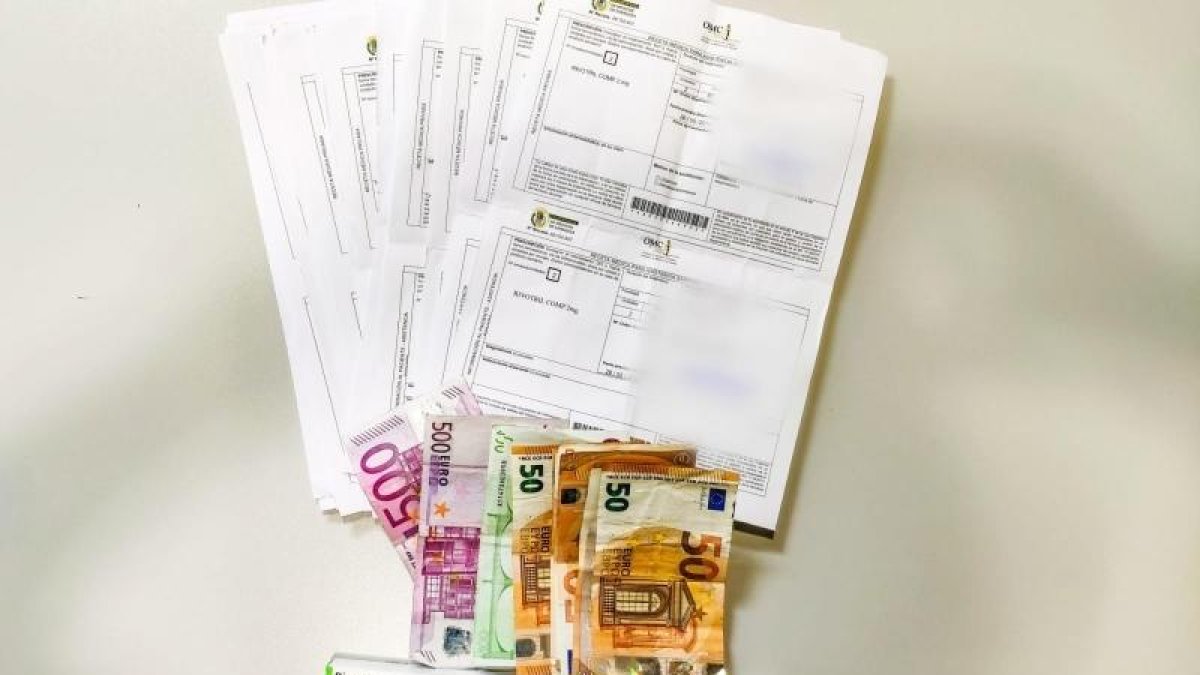 La Policia Local li va trobar fins a 60 receptes d'ansiolítics i 1.650 euros en efectiu.