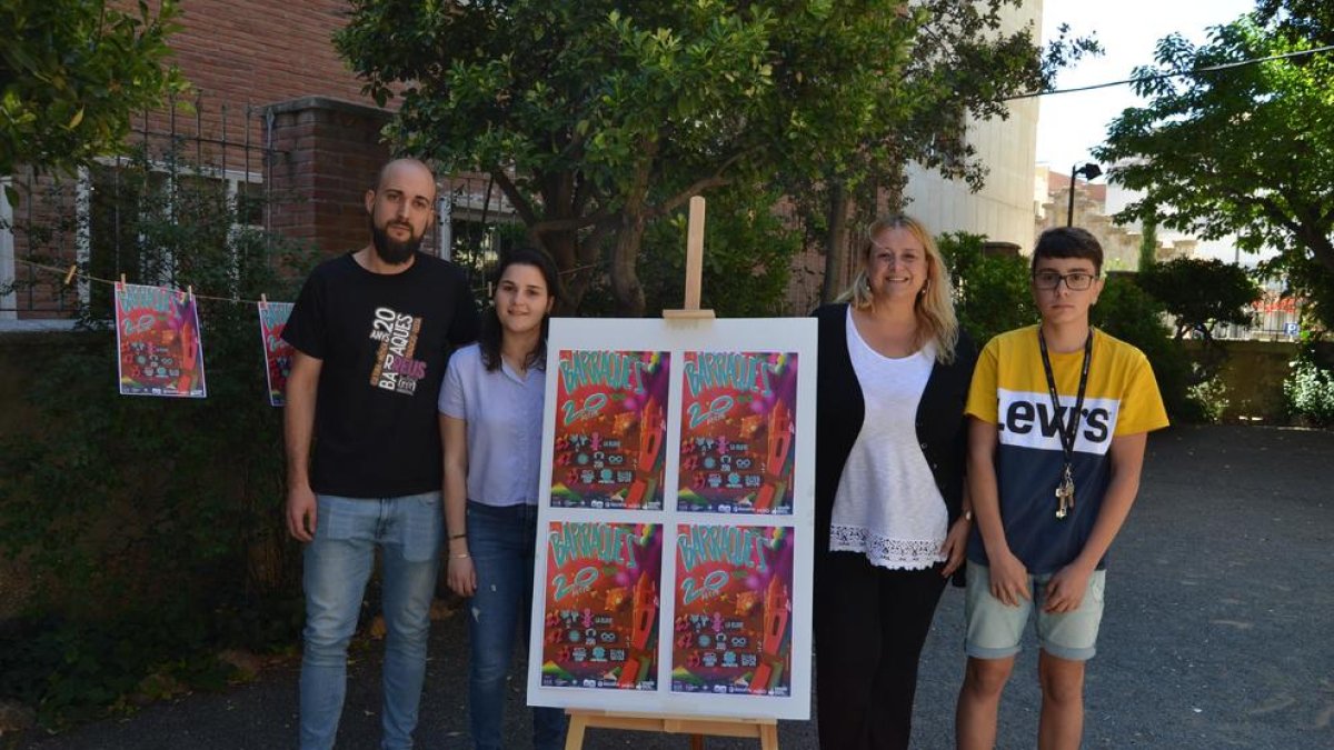 Imatge de la presentació de Barraques 2019 a càrrec de la regidora de Cultura, Montserrat Caelles, i els representants de la Coordinadora de Barraques, encapçalats per Toni Bergadà