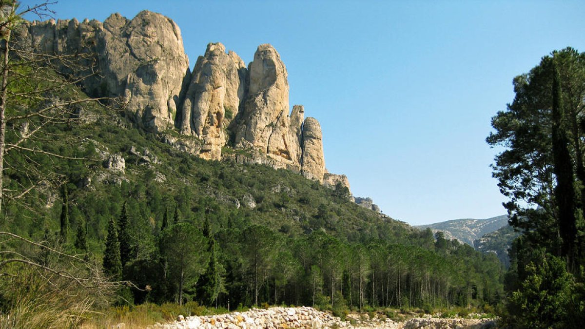 Imagen del arc Natural dels Ports desde la zona de la Vall de Mas de Barberans.