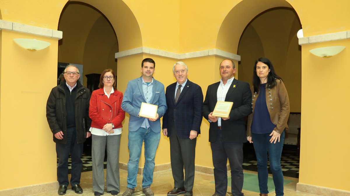 La Diputació ha premiado en Querol y en la Pobla de Massaluca por dos iniciativas medioambientales.