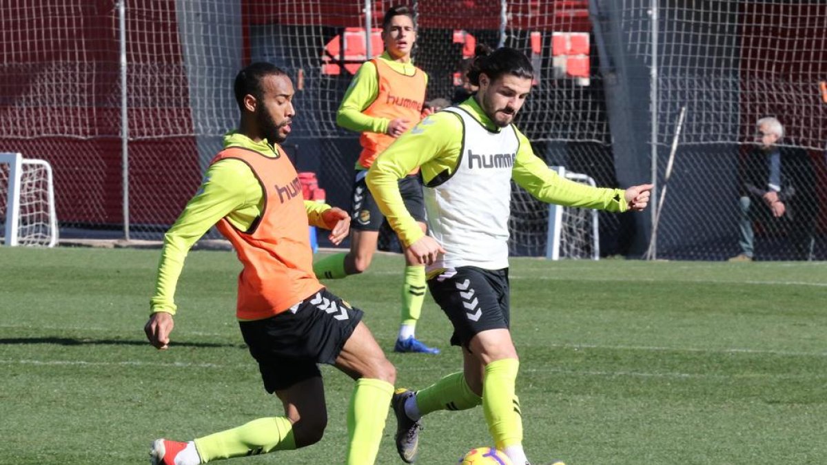 José Kanté, durant l'entrenament d'ahir al Nou Estadi, començant a preparar la setmana.