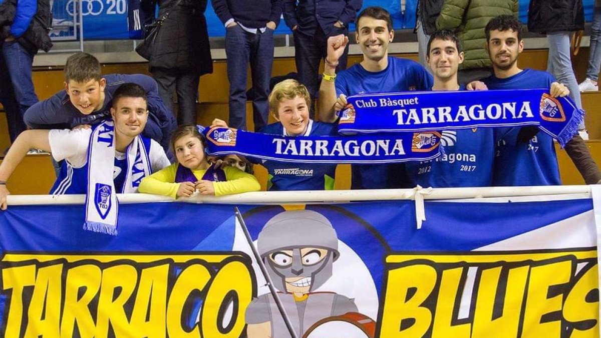 La peña Tarraco Blues siempre está al lado del Club Bàsquet Tarragona.