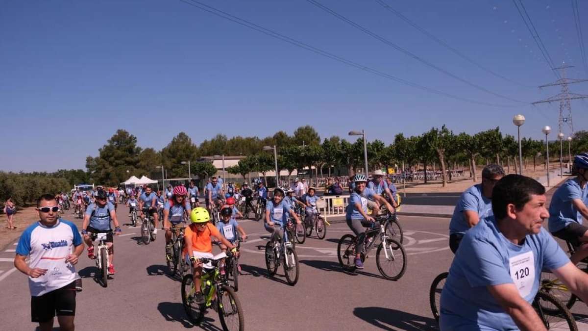 Alguns dels participants a la Bicicletada Popular de la Pobla de Mafumet.