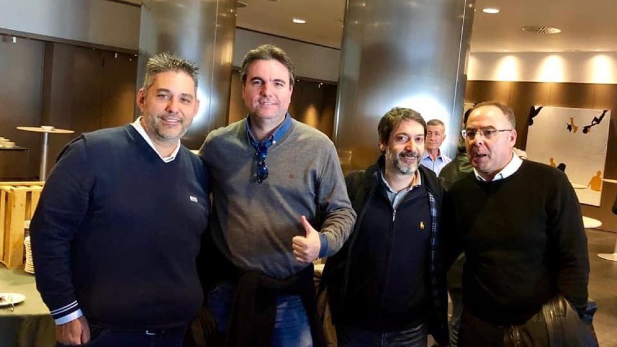 Joan Anton Ramírez, el primero a la izquierda, volverá a ser el cabeza de lista por Vila-seca.