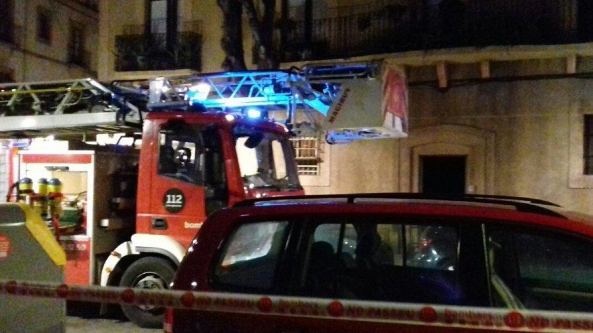 Las dotaciones de los bomberos que han trabajado en el incendio.