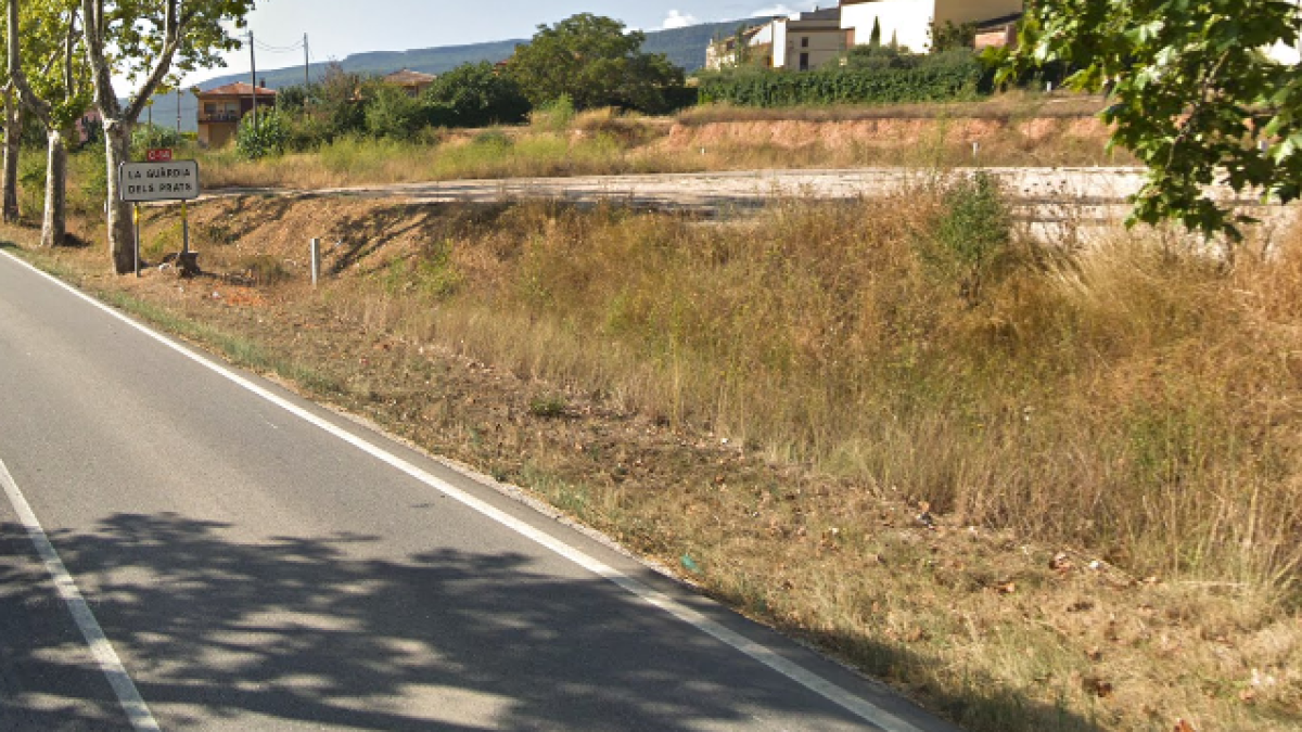 La carretera, en el seu pas per la Guàrdia dels Prats