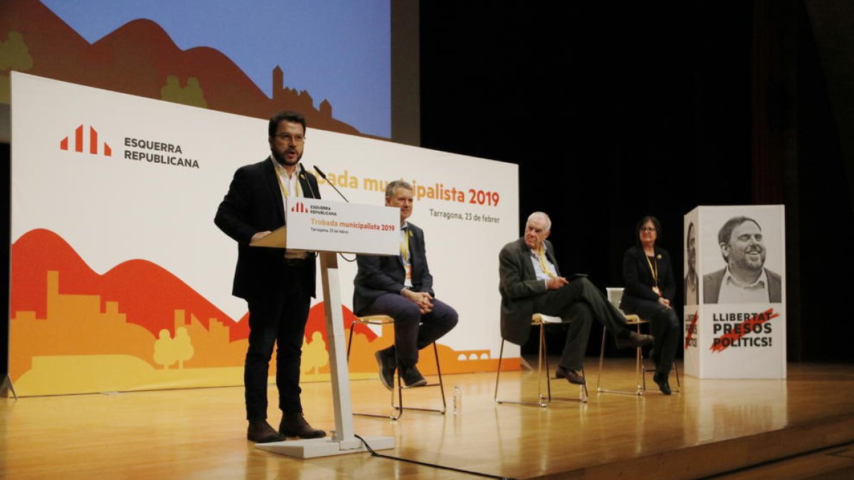 El vicepresidente del Gobierno y adjunto a la presidencia de ERC, Pere Aragonès, el alcaldable por Tarragona, Pau Ricomà, el alcadable de Barcelona, Ernest Maragall, y la alcaldesa de Cambrils, Camí Mendoza.